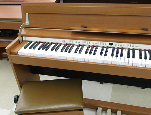 札幌市清田区 Roland ローランド 電子ピアノ DP-970 88鍵 2006年製 スタイリッシュデザイン 中古品 動作確認済み
