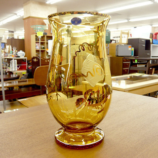 チェコ ボヘミアグラス 花瓶 金彩 切子 フラワーベース 25....