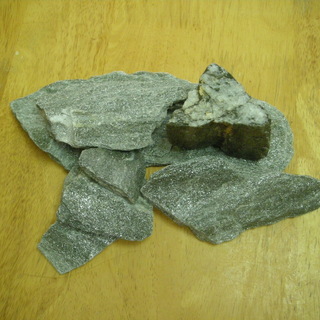 オーストリァ産のバドガシュタイン鉱石　　　　　