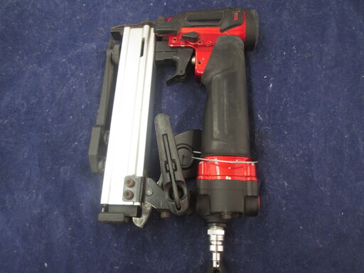 マキタ　高圧タッカ　AT1025HB　中古品