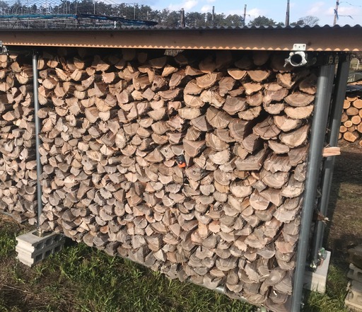 薪ストーブキャンプ広葉樹 薪割済のすべてニセアカシア薪 1棚 今冬すぐ
