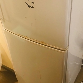 壊れた冷蔵庫貰って下さい！（新品のハンディクリーナーおつけします）