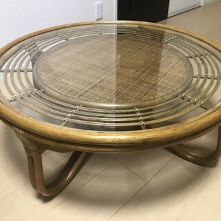 籐の丸テーブル