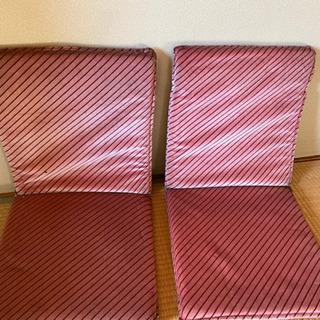 【取引成立】ピンク色の座椅子型クッション2個セット