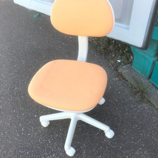 椅子　オレンジ
