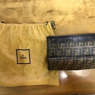 【未使用品 商品袋付き】 FENDI フェンディ クラッチバッグ...