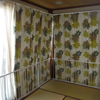 緑の花柄カーテン ２セット