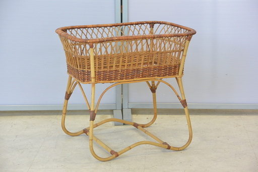 昭和レトロ 木製 籐編み 荷物置き 洗濯物カゴ Ken 三条のその他の中古あげます 譲ります ジモティーで不用品の処分