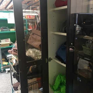 ☆中古 激安！！ 棚 木製 ガラス扉 収納 家具 ￥15,000 ...
