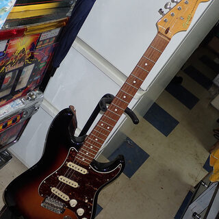 札幌市 Sauier スクワイア fender STRATCAS...