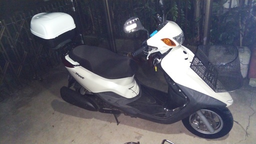 ヤマハ　125㏄スクーター　アクシストリート　XC125E　白