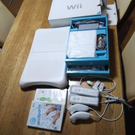 Nintendo　Wii本体　Wiiフィット　Wiiスポーツ　リモコン　ヌンチャク　セット　バランスボード付