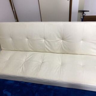 白いソファーベッド