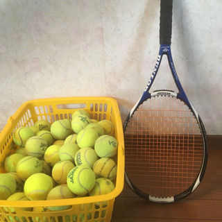 テニスラケットとボール100球