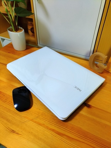 corei7メモリ8GのSSD128Gで超高性能！　4コア8スレッド！　薄型軽量でオシャレ♪　とても美品★　光沢パールホワイトでとても可愛い☆　NEC Lavie♪　最新Windows10☆　64Bit　15.6インチ大画面　ゲーミングPC　ウェブカメラ＆マウス付き 　ノートパソコン　無線LAN　Wi-Fi対応　DVDドライブ