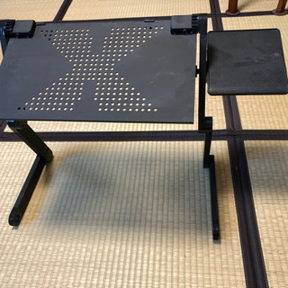 折り畳み可能なノートPCテーブル