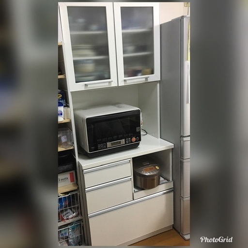 ニトリ　食器棚　ソフトクローズ機能付き　鏡面仕上げ