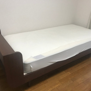 良品　北欧風シングルベッド　高さ調節可能