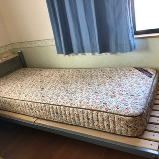 スノコ式ベッド(マット付き)