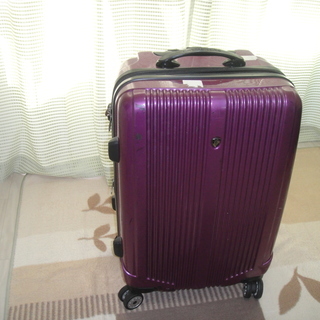 大き目スーツケース　ダブルジップでサイズアップ可　海外旅行にも