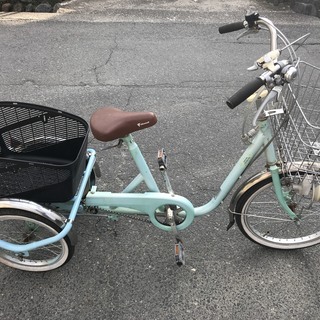 【値下げしました】　三輪自転車　３段変速ギア付　前後かご取り換え済  三輪車