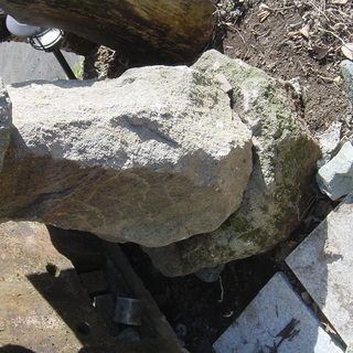 天然石の灯篭