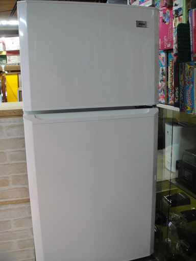 ２０１５年製　ハイアール　２ドア冷凍冷蔵庫　JR-N106K　106L　小型冷蔵庫　単身