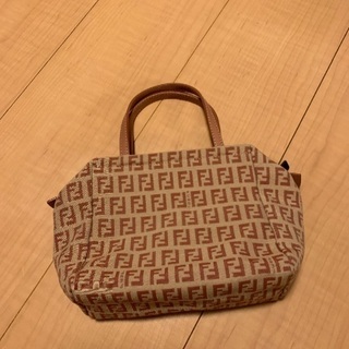 【受渡し先決まりました】FENDI ミニバッグ