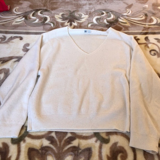UNIQLO 白いセーター(断捨離中)