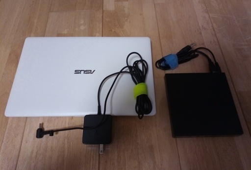 【取引中】【中古】ASUS X200M(白) + DVD外付けドライブ