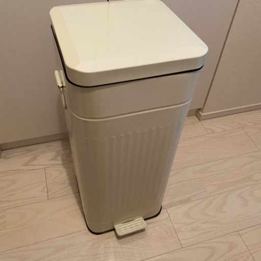 ペダル式30lごみ箱オフホワイトオシャレゴミ箱 Pupu 神戸のその他の ペダル式30lごみ箱オフホワイトオシャレゴミ箱 Pupu 神戸のその他の