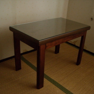 サイドテーブル(上面ガラス板です)