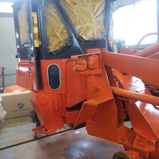 冬の辛い除雪も楽々!キャビン付きミニタイヤショベル