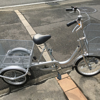 整備済 新古車 三輪車 シルバー