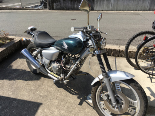 ホンダ　マグナ