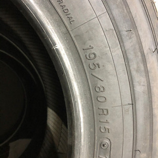 ハイエース　キャラバンYOKOHAMA JOB 4本タイヤのみ！