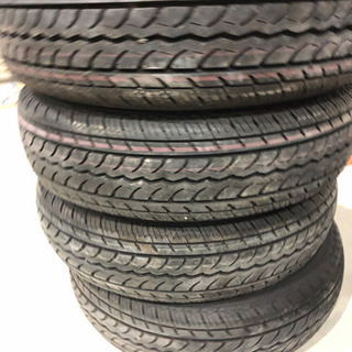 ハイエース　キャラバンYOKOHAMA JOB 4本タイヤのみ！