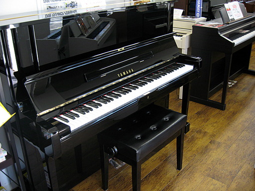 ヤマハYUS　中古アップライトピアノ　安定した音　X（エックス）支柱モデル
