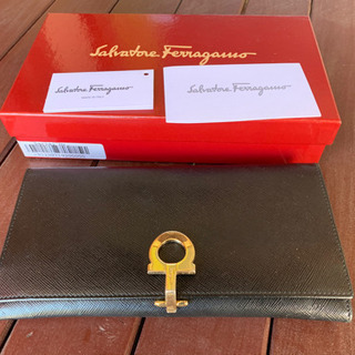 フェラガモ　新品？本物　長サイフ　黒