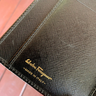 フェラガモ　新品？本物　長サイフ　黒