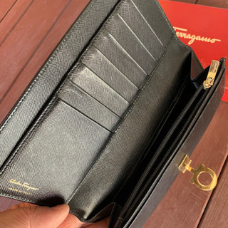 フェラガモ　新品？本物　長サイフ　黒