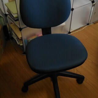 オフィス用椅子　青