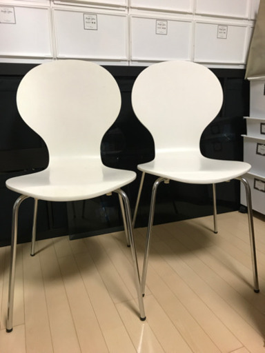 白いイス2脚セット