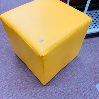 キュービック黄色椅子