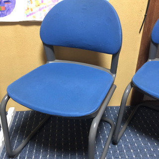 青の椅子 2脚
