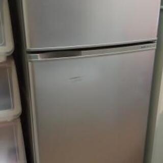 2ドアのグレーのSANYO冷蔵庫