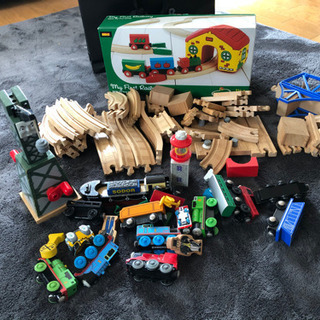おもちゃ　brioなど　木の列車など