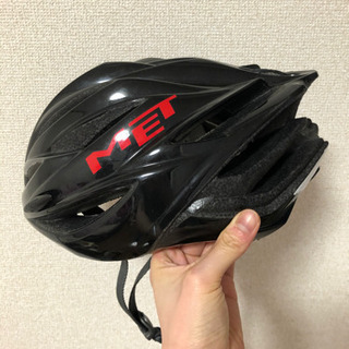 METの黒のヘルメット