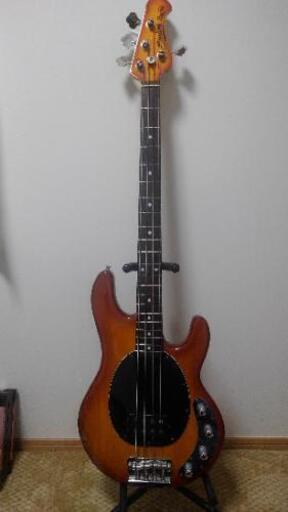 エレキベース　MUSIC MAN Sterling