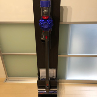 使用数回の美品】ダイソンV7コードレスクリーナー（掃除機スタンド付き